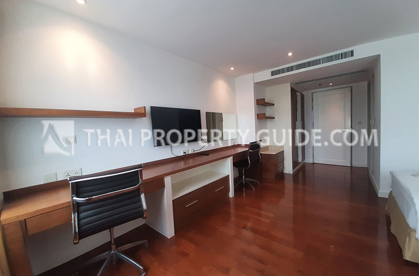 Service Apartment in Bangnatrad 